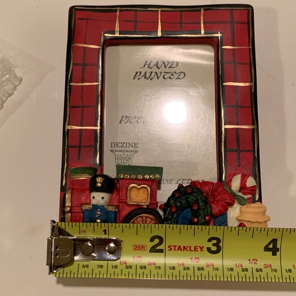 DEZINE CHRISTMAS THEMED PICTURE FRAME. - Picture 6 of 7